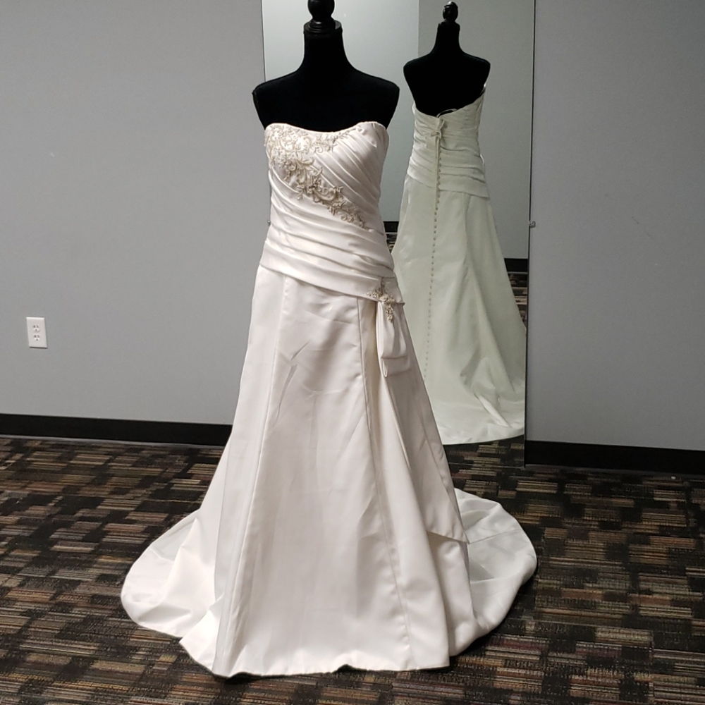 Alfred Angelo Style 2022,strapless,white,satin